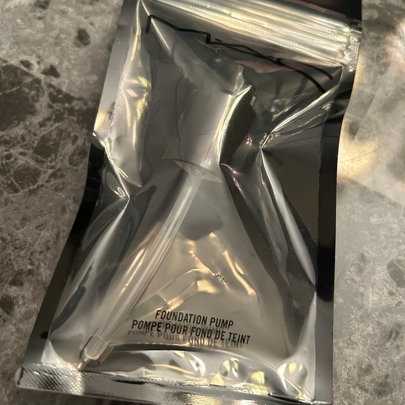 Mac NIB Foundation Pump - Picture 1 of 1